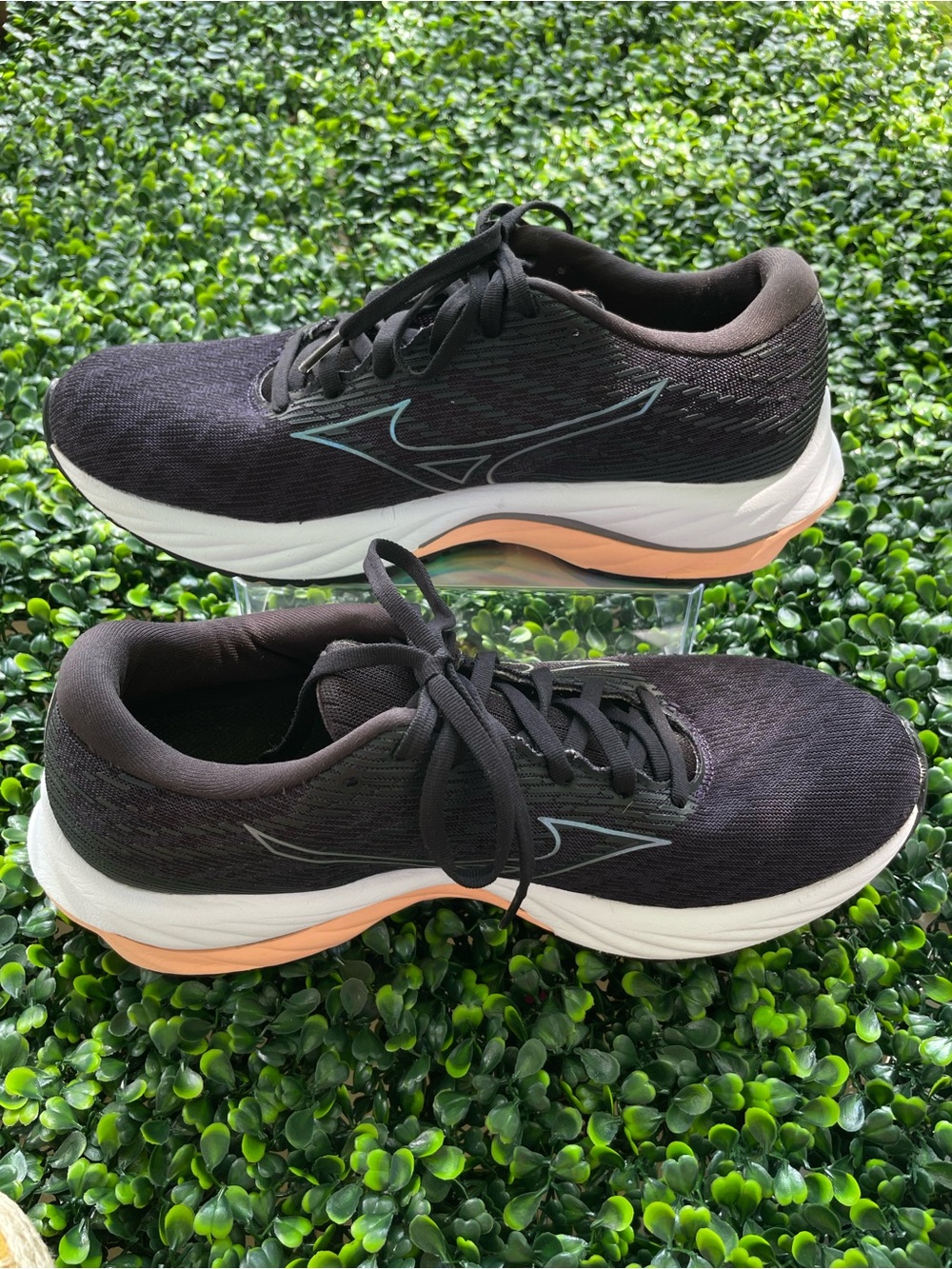 Mizuno Black & Peach Women's Running Sneakers